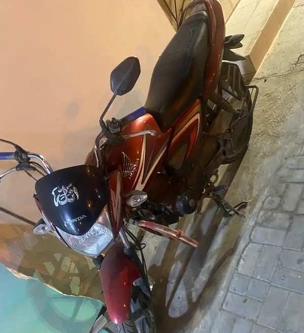 دراجة هوندا بدون ارقام Honda Motorcycle Without Numbers