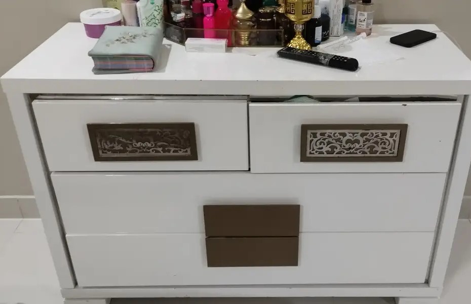 For Sale Bed With Mattress And Tabel