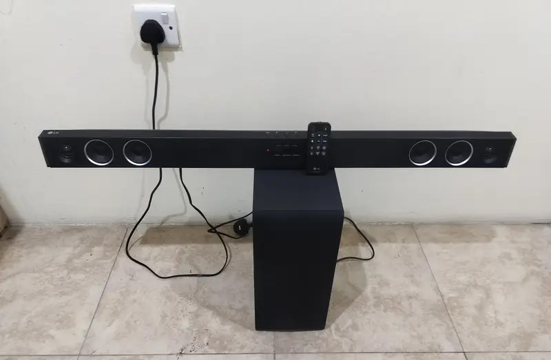 Lg Sound Bar With Wireless Subwoofer With Orignal Remote