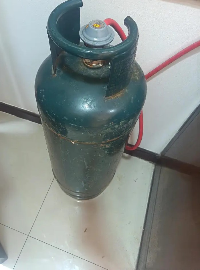 Selling Kitchen Appliances Cylinder Etc For Very Less