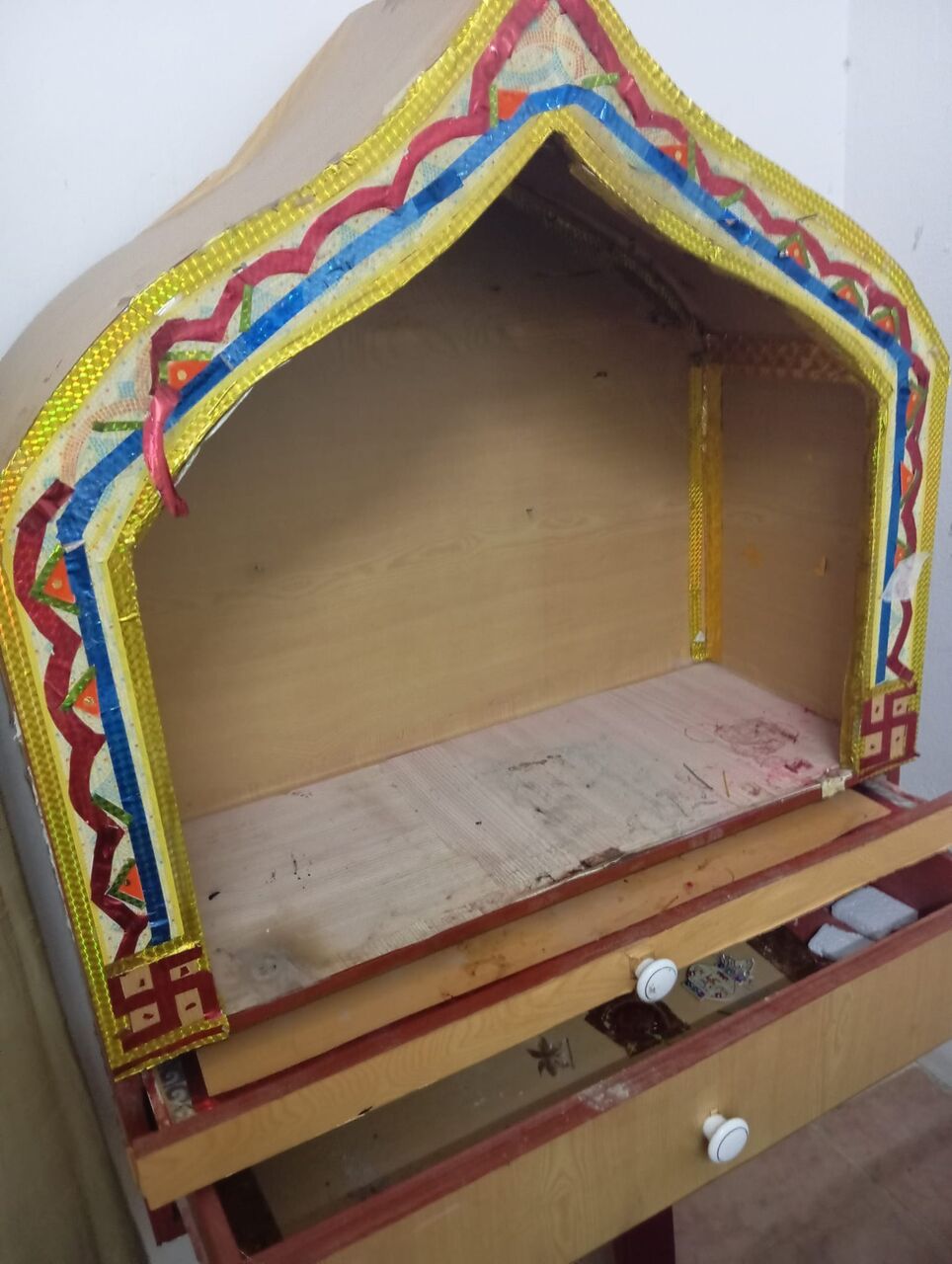 Bhd 4, Temple